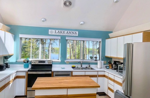 Bumpass House | 5BR Lakefront Lake Anna, Boat Dock, Beach, Views