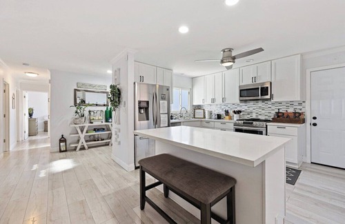 Paradise Hills House | 5BR | Luxury Home | Salt Water Pool | Hot Tub | Fire Pit