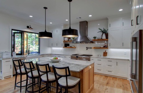 Reed Creek House | 5BR Luxury Lakefront w/Private Dock, Hot Tub, and Fire Pit. Pet Friendly!