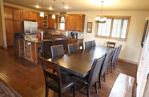 Fraser House | 5br Luxury Mountain Home Sleeps 16: Hot Tub, Game Room, Free Ski/town Shuttle