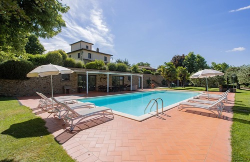 Magione Villa | 5BR Luxury Villa, Sublime Location, Private Pool, Sauna, Colour-therapy Shower