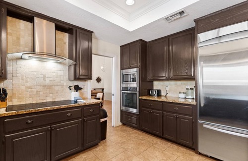 Estate Grove Valencia Est House | 5BR Mesa Home 3927 sq.ft | Pool, Hot Tub, Putting Green, Playground, Covered Outdoor Bar/TV area