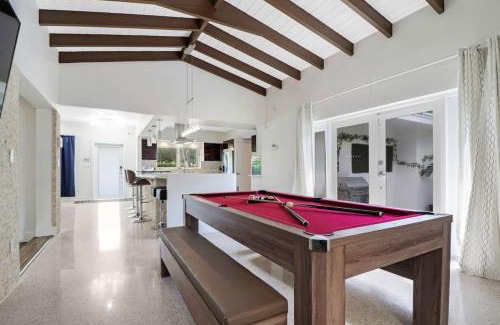 Seybold House | 5BR Miami Oasis w Pool Near Design District
