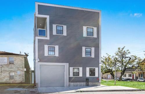 Faubourg Lafayette Apartment | 5BR Penthouse with Amenities Near FQ