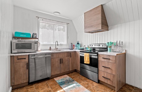 Tukwila House | 5BR Seattle Barn house, 15 Min to Stadiums