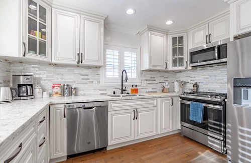 Northwest San Pedro House | 5br/Waterslide/Sunken Firepit/Pool/Arcade/Billiard/Gym/Massage Chair