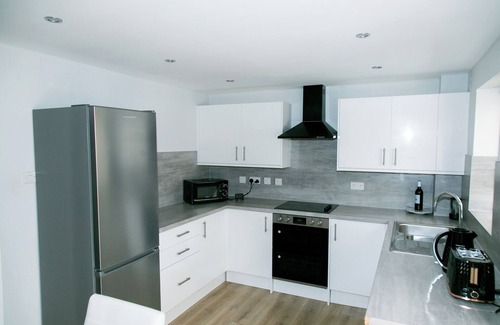 Kettering House | 5Guests-FamilyFriendly-Parking-GardenView-Centre