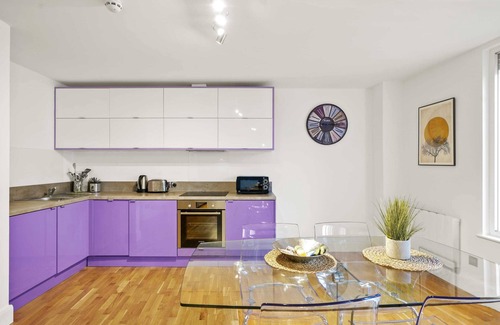Clerkenwell Apartment | 5M sleeps 4 Exmouth Market Elizabeth line