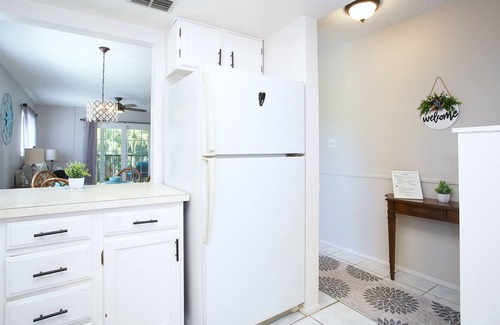Iona Condo | 5Mi to Beach! Pool Quiet Unit Tennis Lanai Laundry Parking #MISSION DESTINATIONS