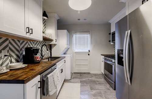 East Side House | 5min-Grant park|Fenced Yard|Parking|Fire Pit&BBQ