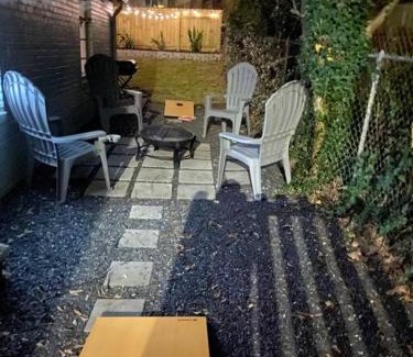 East Side House | 5min-Grant park with Fenced Yard, Parking and Pet Friendly