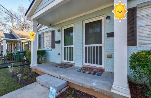 East Side House | 5min-Grant park with Fenced Yard, Parking and Pet Friendly