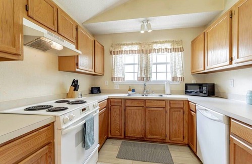 Lexington House | 5min to lake & 20 to Columbia - Aerie Oaks Cottage