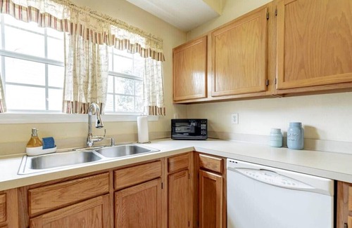Lexington House | 5min to lake & 20 to Columbia - Aerie Oaks Cottage