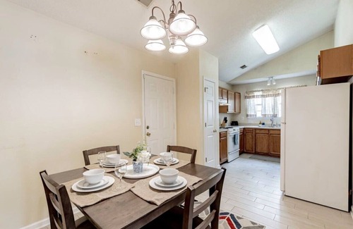 Lexington House | 5min to lake & 20 to Columbia - Aerie Oaks Cottage