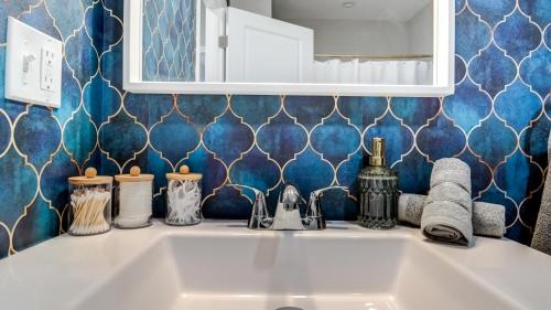 The Hill Apartment | 5min to Yale - Free Parking - Pet Friendly - Shops