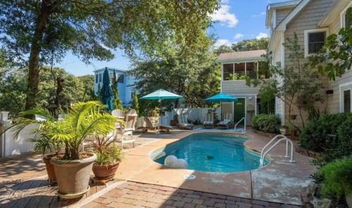 Duck House | 5Min Walk to Beach & Saltwater Pool