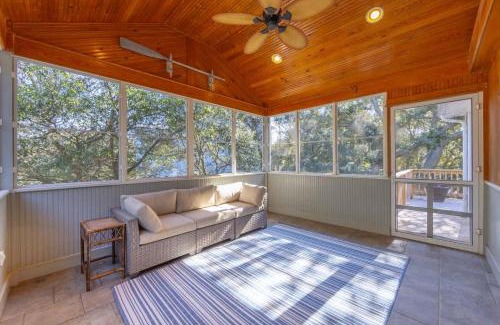 Duck House | 5Min Walk to Beach & Saltwater Pool