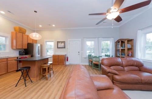 Historic District House | 5Min Walk to Waterfront. Pet Yes