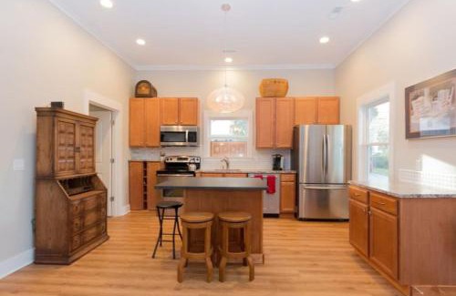 Historic District House | 5Min Walk to Waterfront. Pet Yes