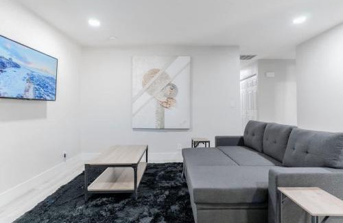 Las Vegas House | 5Mins to Fremont 10Mins to Strip! Sleeps 8!