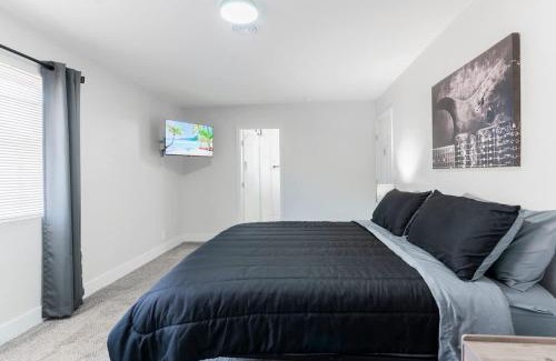 Las Vegas House | 5Mins to Fremont 10Mins to Strip! Sleeps 8!