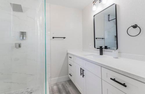 Las Vegas House | 5Mins to Fremont 10Mins to Strip! Sleeps 8!