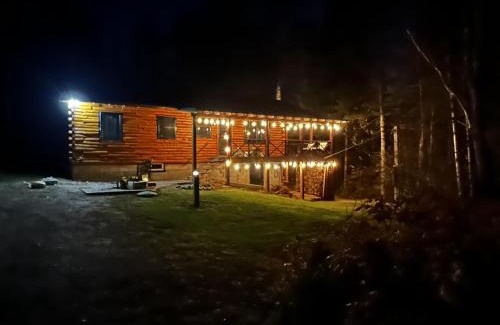 Bethlehem House | 5R Cozy log chalet in fantastic location. Ski, snowshoe, fish, explore! AC, pet friendly!