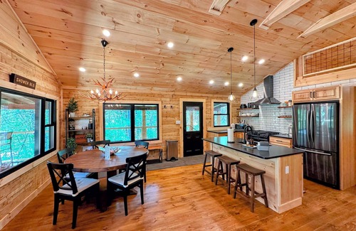 Bethlehem Cabin | 5R Cozy log chalet in fantastic location. Ski, snowshoe, fish, explore! AC, and dog friendly!