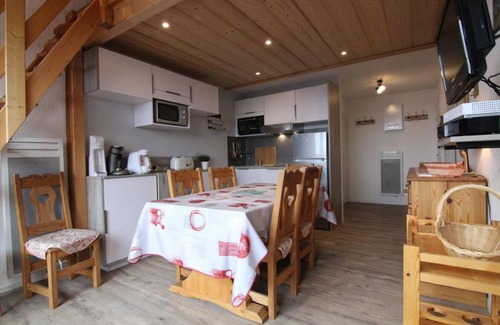 Eclose-Ouest Apartment | 5th floor, balcony, tv, ski locker, 40m², Alpe d'Huez