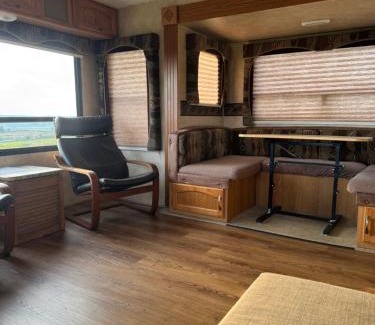 Bere Alston Resort | 5th Wheel Trailer