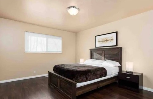 Millcreek Apartment | 5★TOP CHOICE★4BR House | Fast WiFi | Free Parking