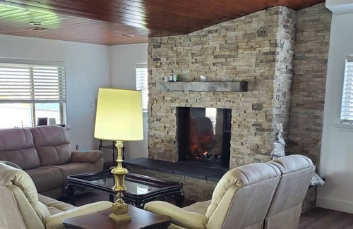 Cascade Valley House | 6,000 sqft house, WIFI, 75ft dock, on 3 Acres with no bank