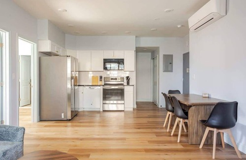 West Poplar Apartment | 6. 2BR in Trendy Fishtown & MINS to Center City
