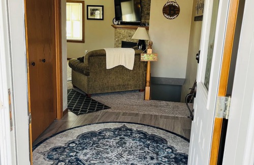 De Pere House | 6.5 miles from Lambeau Field! 3 bedrooms with 3.5 bath.