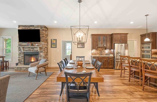 Mineral House | 6 BD & 5.5 BA on Lake Anna home w/game room, fire pit, Free Wifi and dogs ok!