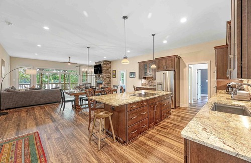 Mineral House | 6 BD & 5.5 BA on Lake Anna home w/game room, fire pit, Free Wifi and dogs ok!