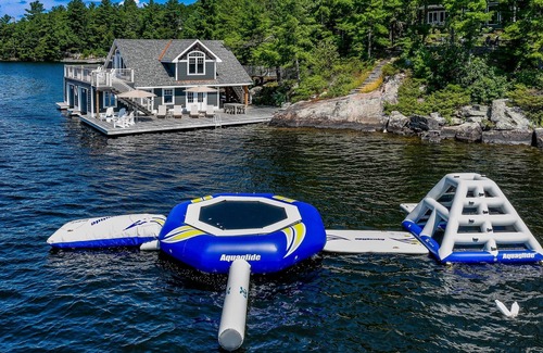 Bracebridge Villa | 6 bdrm, 5 bath Luxury Cottage, Boathouse, Lake Muskoka, All day sun!