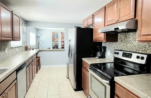 Dupont House | 6 bdrms-2 Kitchens-2 Living Rooms - Easy Access to Red Rocks and Downtown!