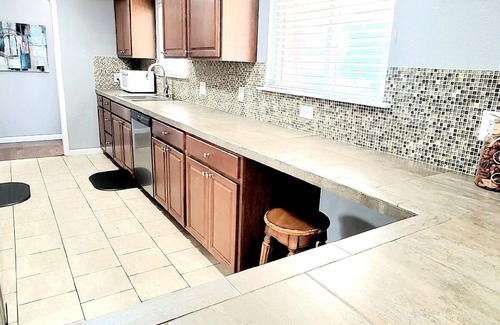 Dupont House | 6 bdrms-2 Kitchens-2 Living Rooms - Easy Access to Red Rocks and Downtown!