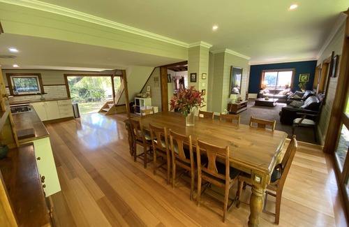 Bowral House | 6 Bed, 4 Bath, 3 Level Renovated Barn, 1400m to Bowral Centre, 320m2, Peaceful