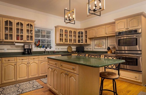 Manchester Center House | 6 bed 7 Bath VT retreat - rent a former B&B Greybourne House, Manchester VT