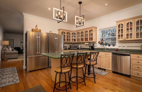 Manchester Center House | 6 bed 7 Bath VT retreat - rent a former B&B Greybourne House, Manchester VT