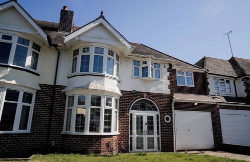 Dudley House | 6-Bed House - Sleeps 13 - Families & Contractors