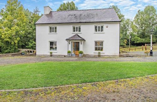 Brecon House | 6 Bed in Brecon BN171