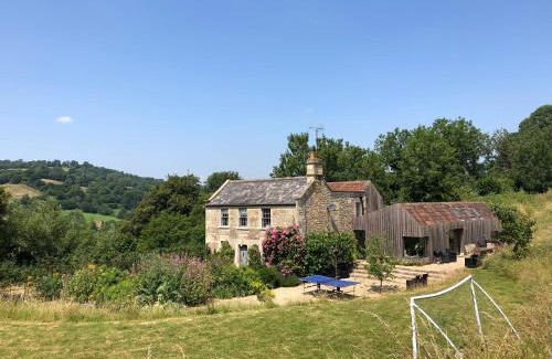Batheaston House | 6-Bed Sleeps 16 Pets Allowed Hot Tub
