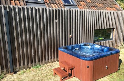 Batheaston House | 6-Bed Sleeps 16 Pets Allowed Hot Tub