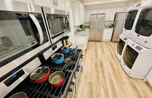 West University House | 6-Bedroom/3-Bath/Sleeps16/Pet OK