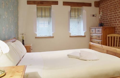 Bradwell Cottage | 6 bedroom accommodation in Bradwell, near Gorleston