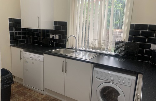 Chorlton-cum-Hardy House | 6 Bedroom Chorlton Townhouse